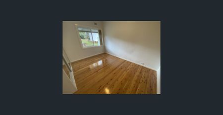 This property is a gem! - Photo 2