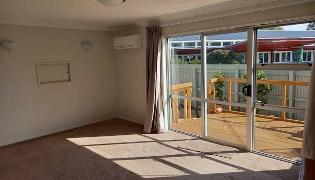 Convenient 3BR Mosgiel Flat - Photo 1