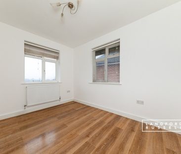 Detached House to rent - Woodlea Drive, Bromley, BR2 - Photo 3