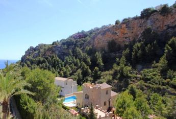 Villa for rent in Cumbre del Sol with 5 bedrooms