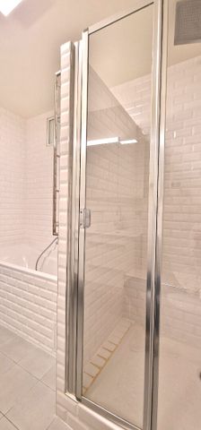 Appartement climatisé, dernier étage face Ambassade de GB, - Photo 2