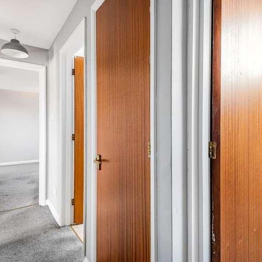 Joan Lawrence Place, Headington, OX3 - Photo 1