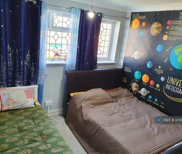 3 bedroom end of terrace house to rent - Photo 4