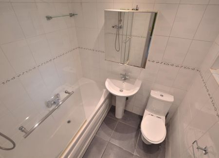 2 bedroom flat to rent - Photo 4