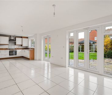 **6 MONTH LETTING**Modern 4 bedroom detached house on the edge of G... - Photo 3