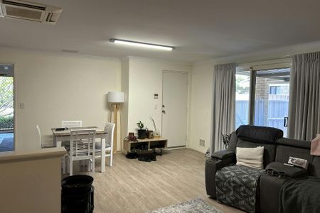 LOW MAINTENANCE 3X2 - Photo 2