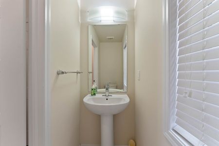 For Lease - 1 Honey Comb Trail, Thorold, Ontario - Photo 2