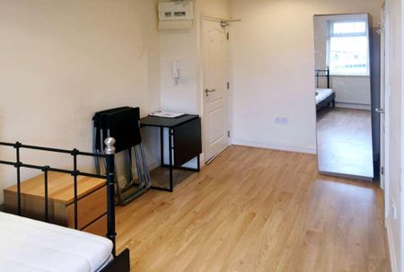 Studio to rent - Photo 2