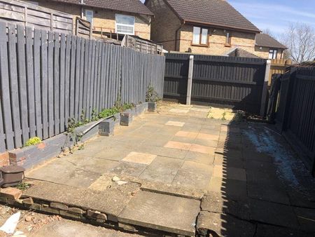 2 bedroom terraced house to rent - Photo 4