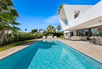 Luxury Villa for rent in El Paraíso, Andalusia