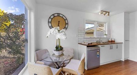 Spacious family home in the Burnside High School zone! - Photo 2