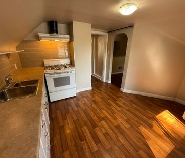 🌟 Cozy 600 sq ft Upper Floor Mezzanine Suite Near NAIT - Photo 6