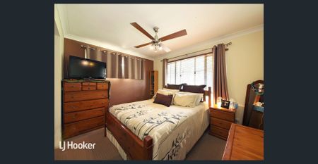 CUL-DE-SAC LOCATION/EASY WALK TO STATION - Photo 5