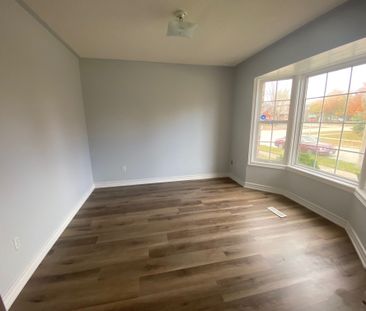 For Lease - 104 Inverhuron Trail, Oakville, Ontario - Photo 3