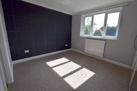 4 bedroom detached house to rent - Photo 5