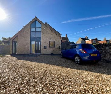 4 bedroom Semi-Detached House to let - Photo 2