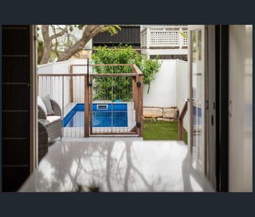 Stunning Terrace Home + Plunge Pool - Photo 6