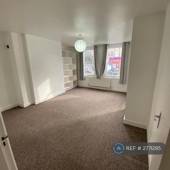 4 bedroom flat to rent - Photo 1