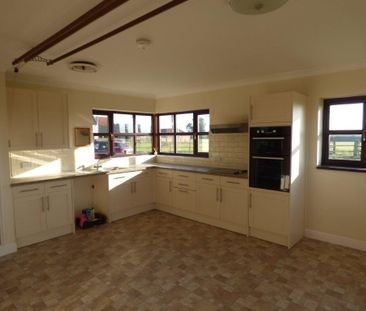 4 bedroom detached bungalow to rent - Photo 5