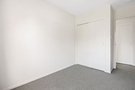 Sunny 3-Bedroom Home in Quiet Cul-de-Sac - Photo 2