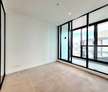 1Bed 1Bath + 1Study + 1Car Penthouse with Stunning City Story Bridg... - Photo 4