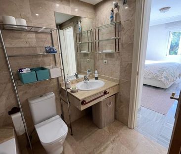 Luxury Apartment for rent in The Golden Mile, Marbella, Andalusia - Photo 5
