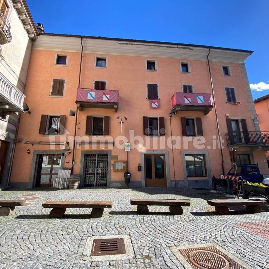 Trilocale via Caduti della Libertà 1, Centro, Verrès - Photo 1