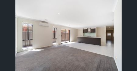 Perfect location & Spacious - Photo 3