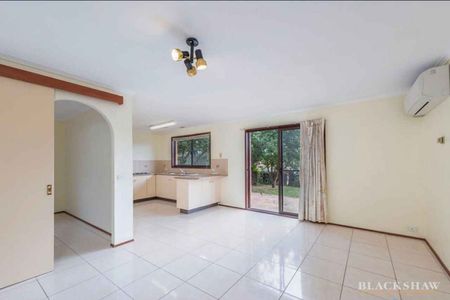 Spacious 3 Bedroom Home with Heating and Cooling - Photo 3