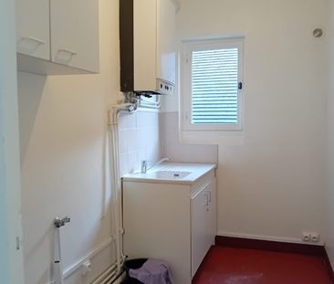 A LOUER PETIT 3 PIECES PROCHE GARE - Photo 2