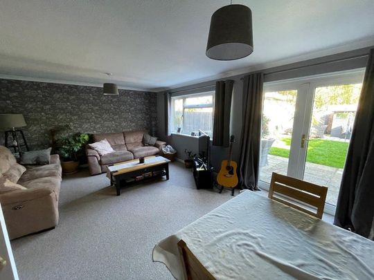 4 bedroom terraced house to rent - Photo 1