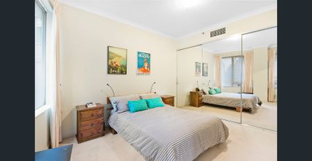 Stylish fully furnished one-bedroom apartment in prime CBD location - Photo 3