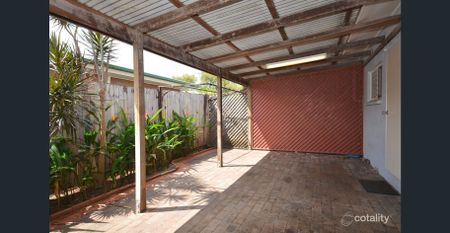 2 bedroom duplex with a private enclosed yard - Photo 2