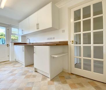 3 bedroom detached bungalow to rent - Photo 4