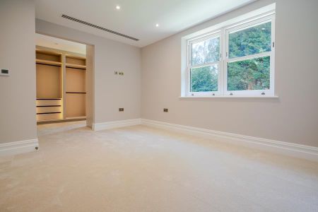 5 bedroom link detached house to rent - Photo 3