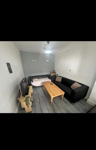 Room in a Shared House, Denison Road, M14 - Photo 2