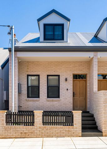 Brand New Designer Residence in the Heart of Newtown - Photo 3