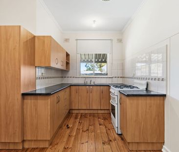 Charming home with style and comfort designed for modern living. - Photo 4