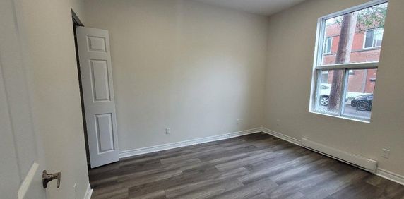 Rosemont/Petite-Patrie - 3 1/2 Rez-de-chaussée Duplex- Chambre fermée - Photo 2