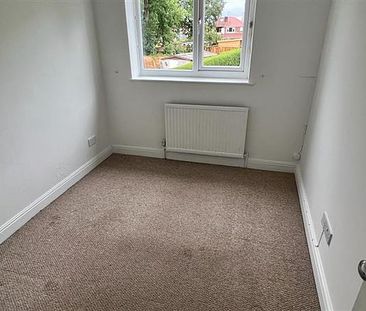 2 Bedroom Semi-Detached House For Rent in Parkfield Road North, Manchester - Photo 2