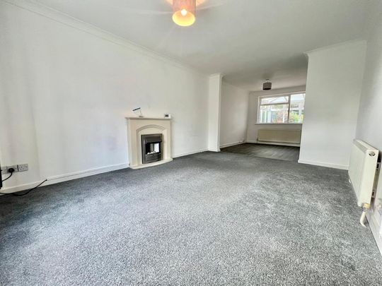 3 bedroom end of terrace house to rent - Photo 1