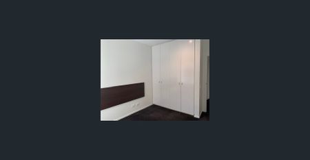 Bright and spacious two bedroom right in the heart of the city - Photo 4