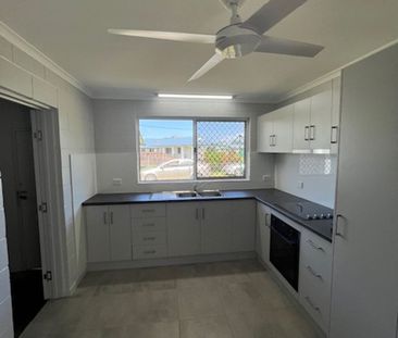 Modern Unit - Photo 2
