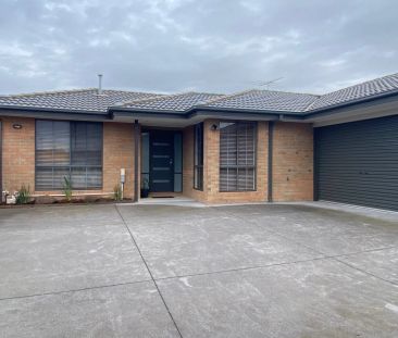 7B Thornbill Drive, Werribee. - Photo 2