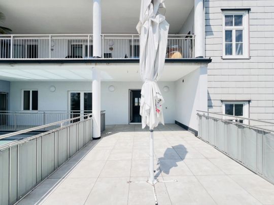 Moderne Terrassenwohnung mit privatem Liftzugang & Wunschküche im Herzen der Stadt - Foto 1