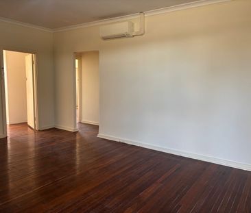 2 bedroom unit WITH 2 bathrooms - you don't see that very often! - Photo 2