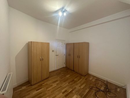 1 Bed Flat, Woodford Road, E7 - Photo 2