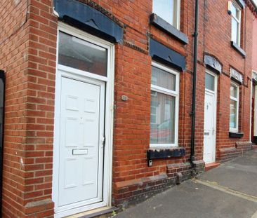 2 bedroom end of terrace house to rent - Photo 2