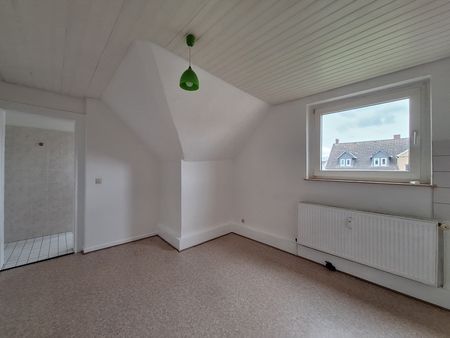 Geräumige Dachgeschosswohnung mit Flair - Foto 4