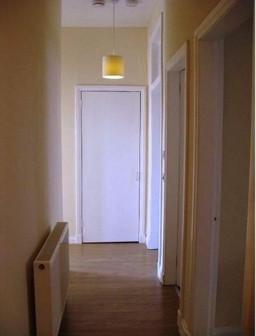 3 bedroom flat to rent - Photo 4